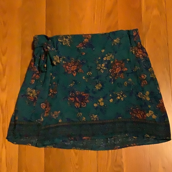 Maurice’s floral teal combo skirt, size large in excellent condition. - Picture 1 of 7